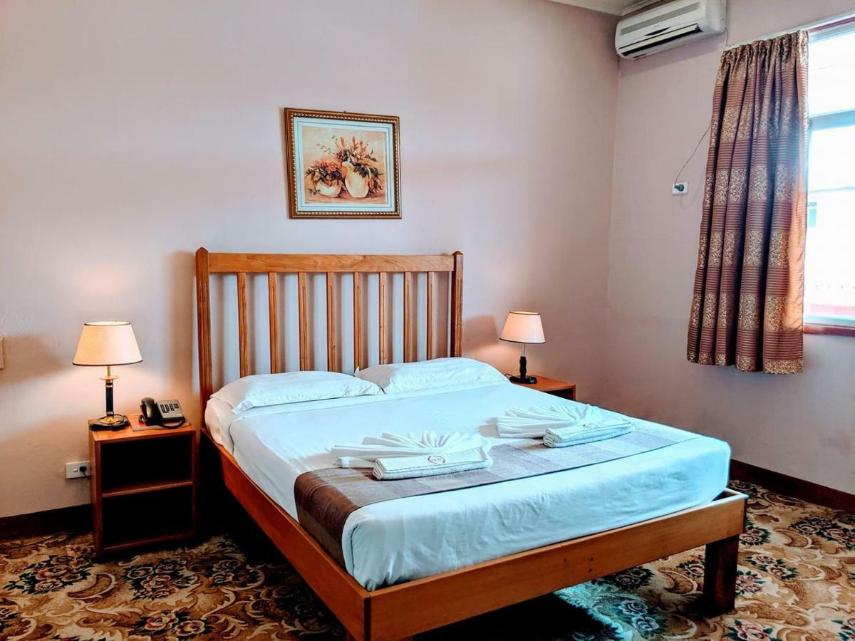 Pacific Crown Hotel 호니아라 외부 사진